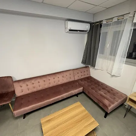 Apartment Jordans 13 *
