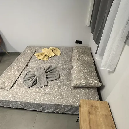 Jordans 13 Apartment *